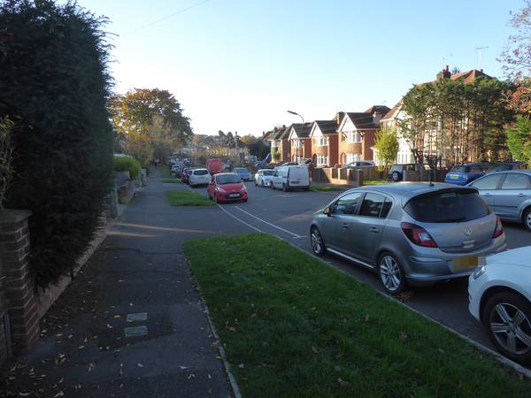 Glenfield Avenue 2 600px P1020870