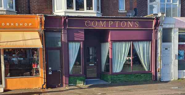 compons cocktails exterior 20251203 113740