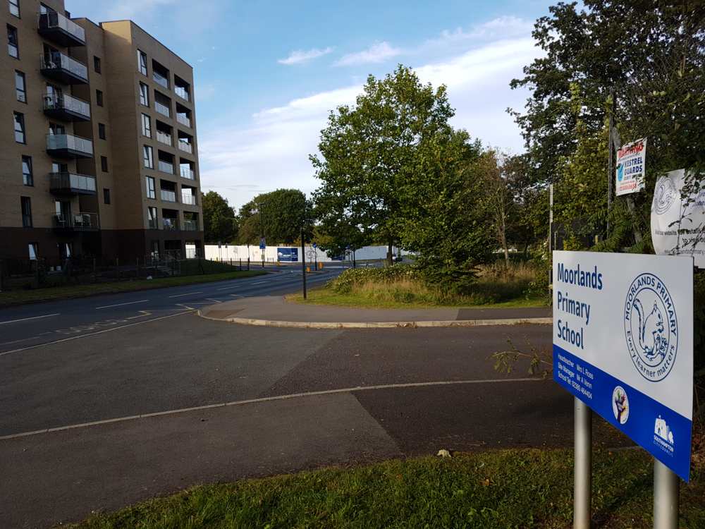 moorlands primary school sign road 1000px 20210919 171226