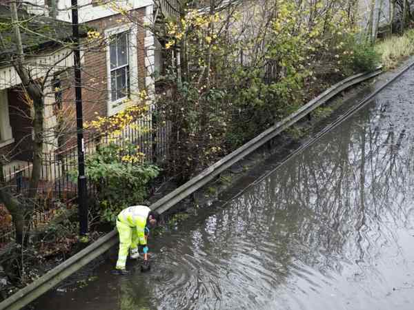 Thomas Lewis Way Road Closed sign 27 11 24