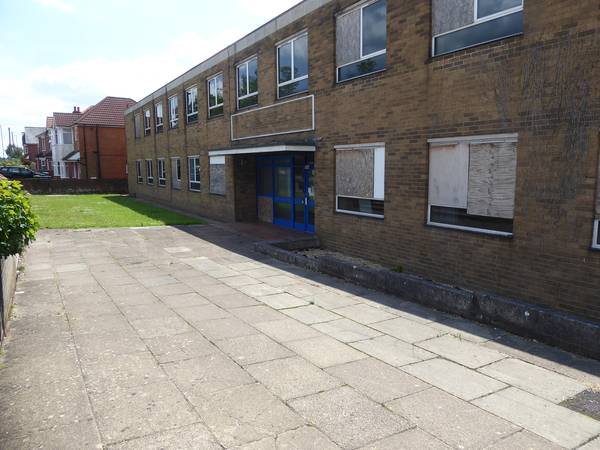 bitterne police station boarded up 23 6 21 600px P1020235
