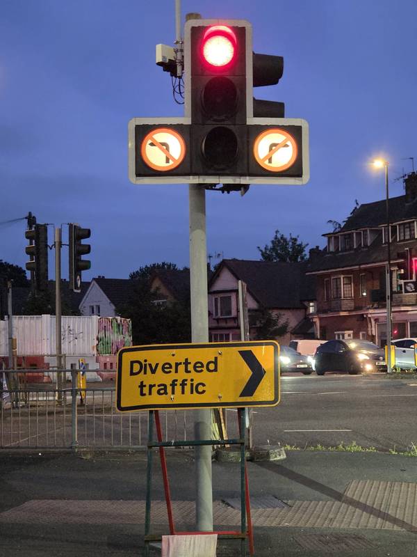 diverted traffic sign submitted bullar rd diversion 600px 15 6 26