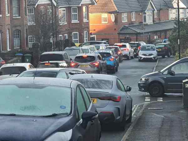 traffic on bond road 600px 14 1 26