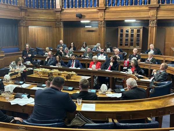 Council leader Sarah Bogle speaking alongside her Labour cabinet in the council chambe LDRS