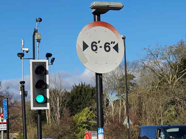woodmill width limit sign 2 20251125 111305